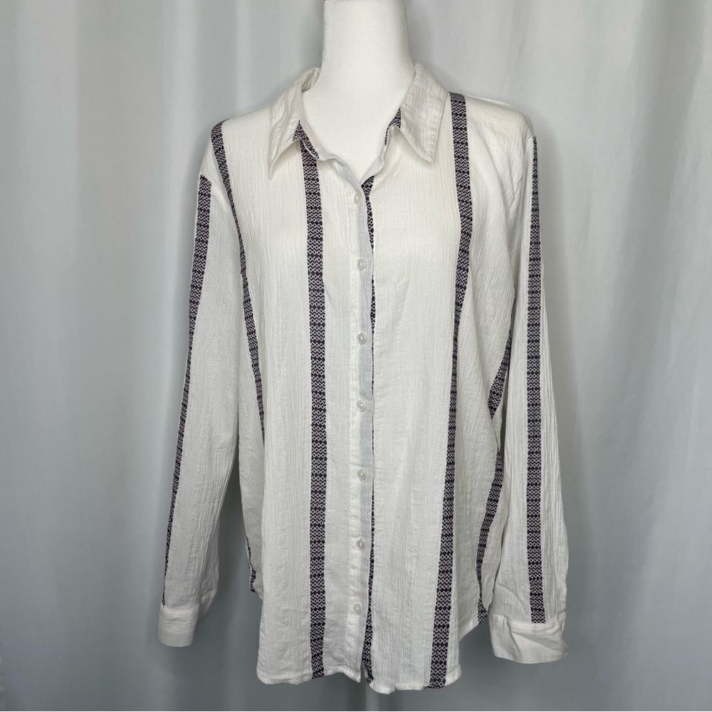 BKE Eased Long Sleeve Button Down Top size Medium